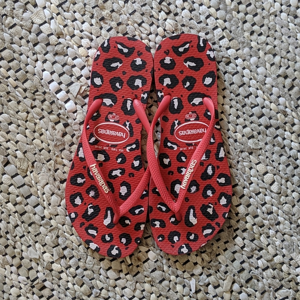MOVING! Make an offer! Red leopard havaianas